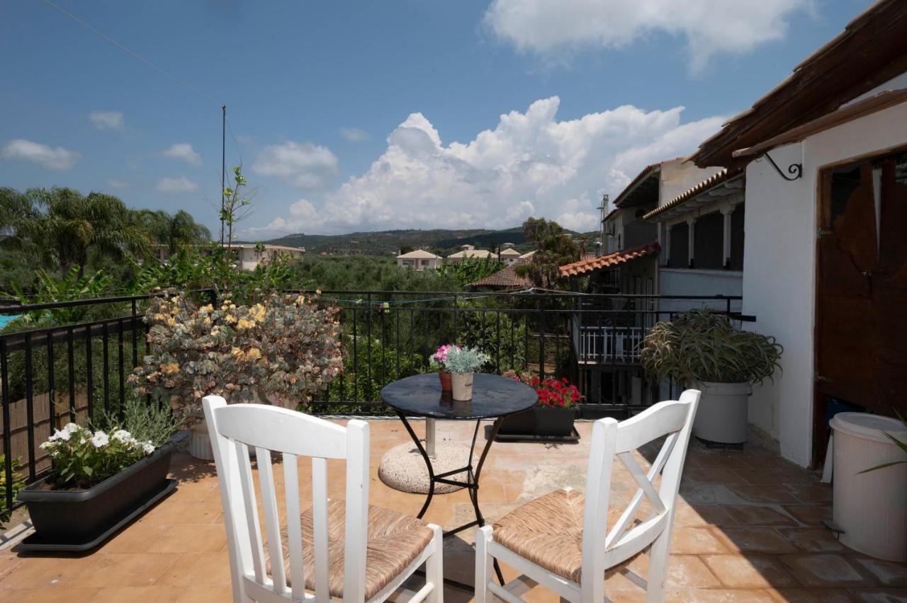 Giorgos House Attic Apartment เกียโลวา ภายนอก รูปภาพ
