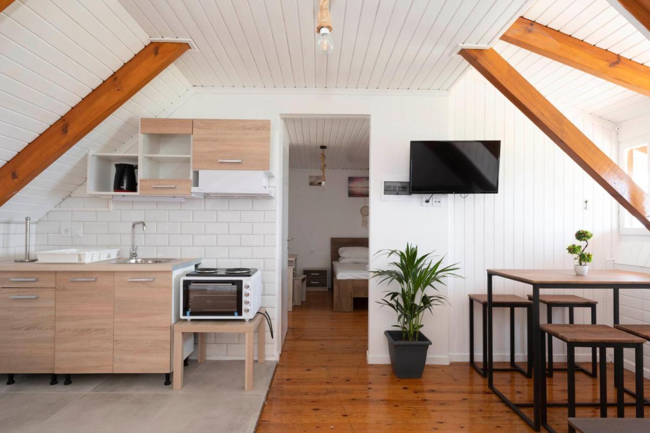 Giorgos House Attic Apartment เกียโลวา ภายนอก รูปภาพ
